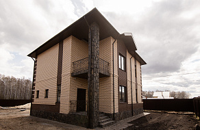 Двухэтажный коттедж с террасой